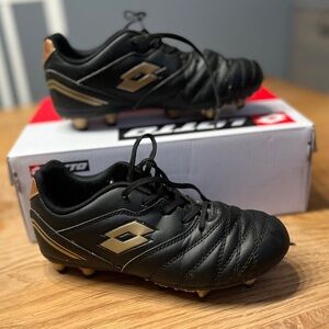 Lotto Junior Black and Gold Soccer Cleats